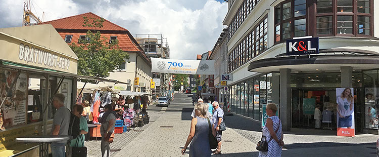 Suhl Gothaer Straße am Markttag (Foto: Manuela Hahnebach)