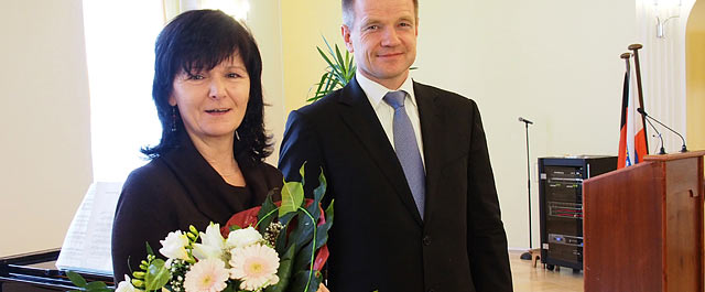 Ehrenamts-Ehrenmedaille der Stadt Suhl für Karin Rennert (Foto: Manuela Hahnebach)
