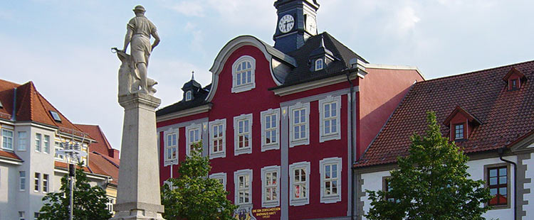 Rathaus Suhl (Foto: Mazbin, Wikimedia Commons, cc-by-sa 3.0)
